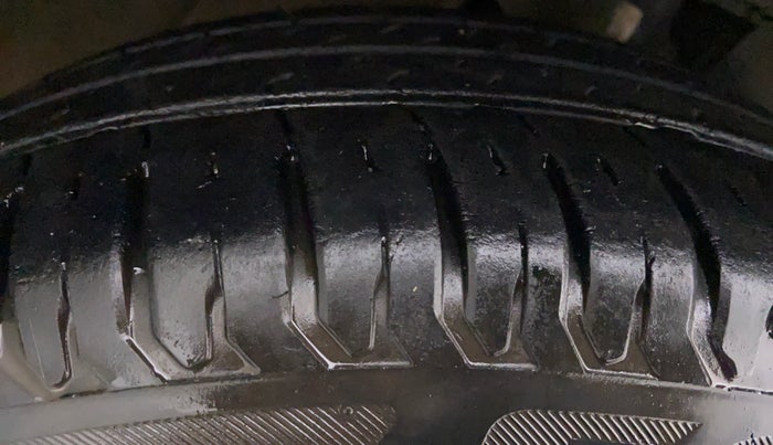 2018 Maruti Dzire ZXI, Petrol, Manual, 32,691 km, Right Rear Tyre Tread