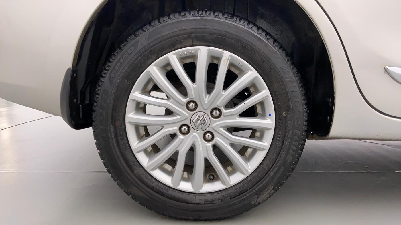 2018 Maruti Dzire ZXI, Petrol, Manual, 32,691 km, Right Rear Wheel