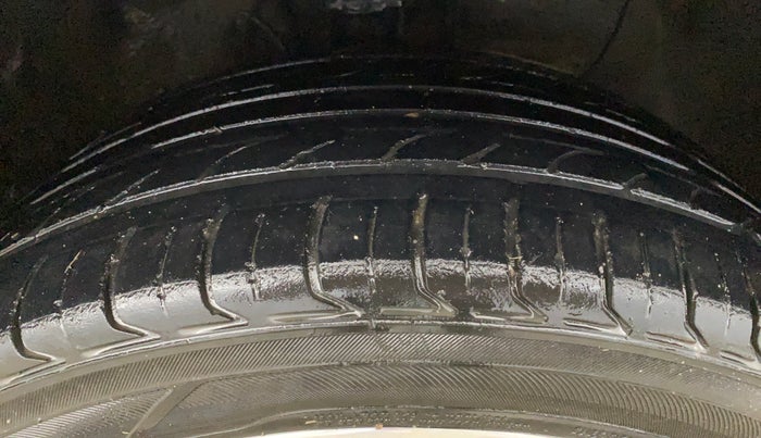 2015 Hyundai Elite i20 SPORTZ 1.2 (O), Petrol, Manual, 84,042 km, Right Front Tyre Tread