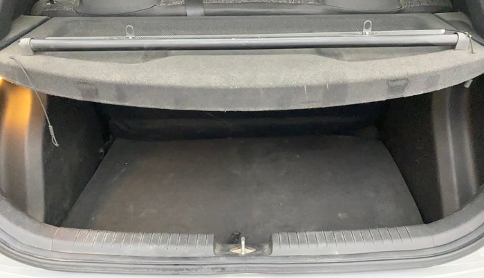 2015 Hyundai Elite i20 SPORTZ 1.2 (O), Petrol, Manual, 84,042 km, Boot Inside