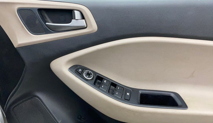 2015 Hyundai Elite i20 SPORTZ 1.2 (O), Petrol, Manual, 84,042 km, Driver Side Door Panels Control