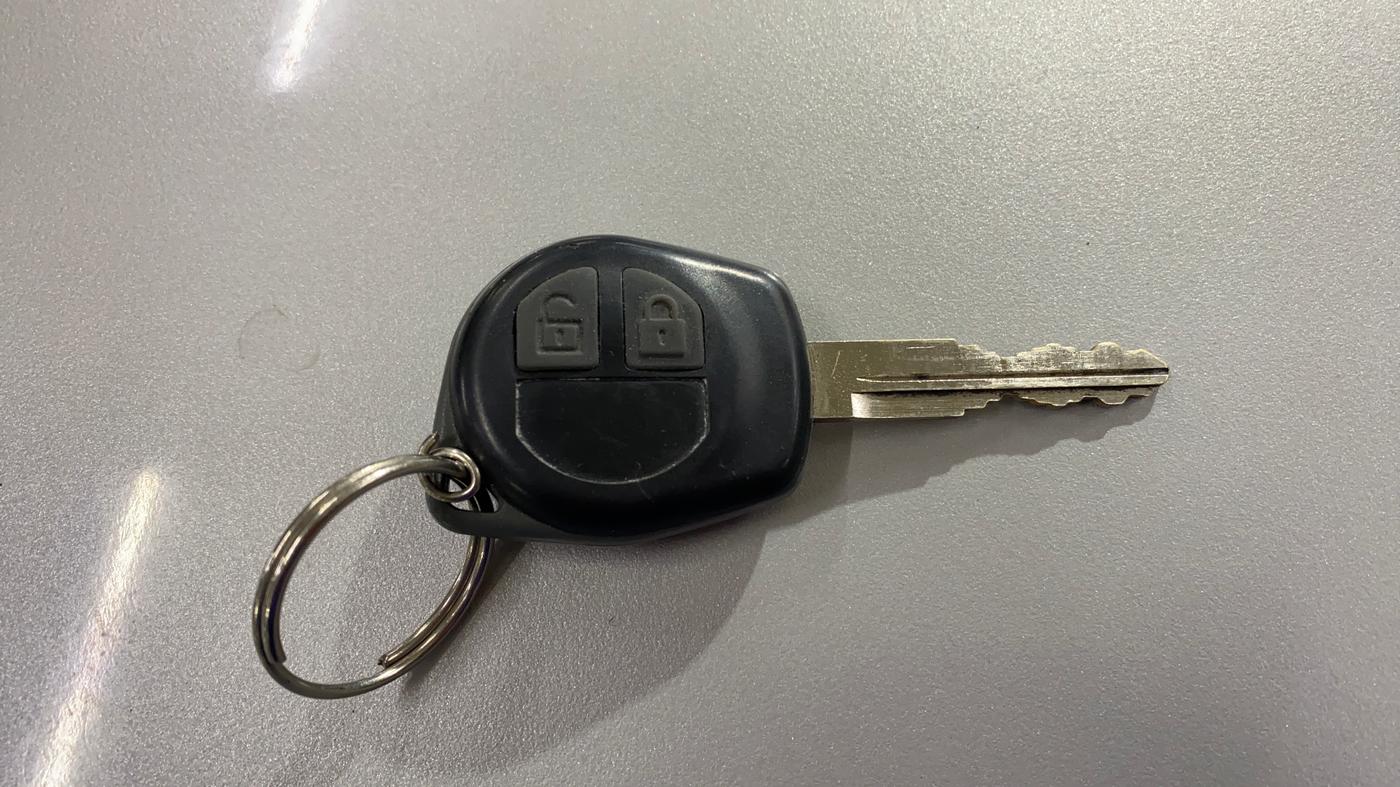 2014 Maruti Swift VXI, Petrol, Manual, 1,04,694 km, Key Close Up
