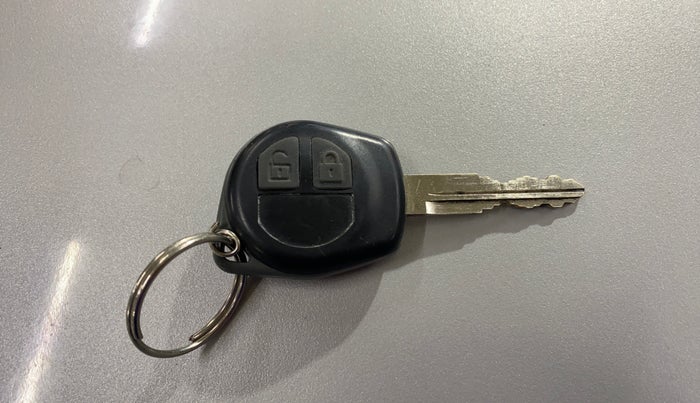 2014 Maruti Swift VXI, Petrol, Manual, 1,04,665 km, Key Close Up