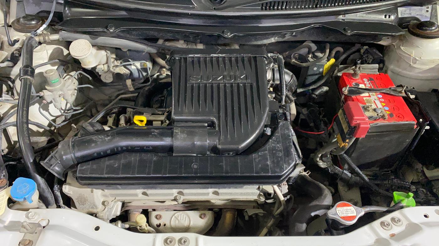 2014 Maruti Swift VXI, Petrol, Manual, 1,04,694 km, Engine View