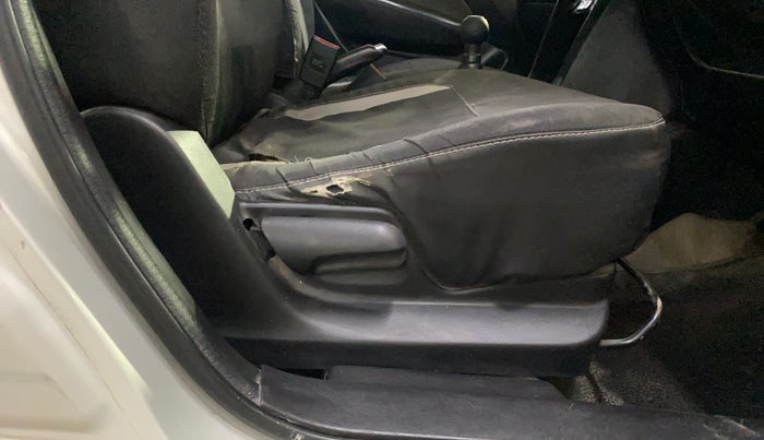 2014 Maruti Swift VXI, Petrol, Manual, 1,04,665 km, Driver Side Adjustment Panel