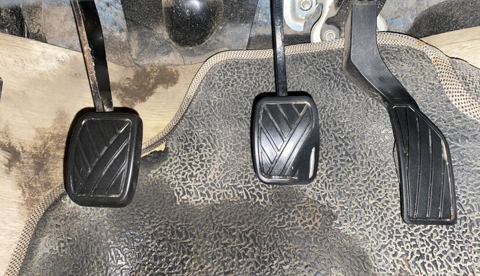 2014 Maruti Swift VXI, Petrol, Manual, 1,04,665 km, Pedals