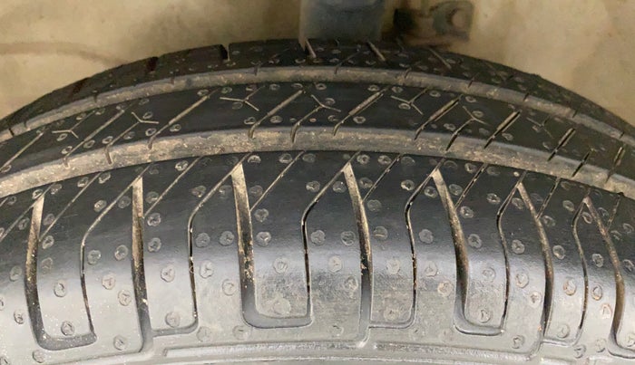 2013 Maruti Wagon R 1.0 VXI, Petrol, Manual, 83,560 km, Left Front Tyre Tread