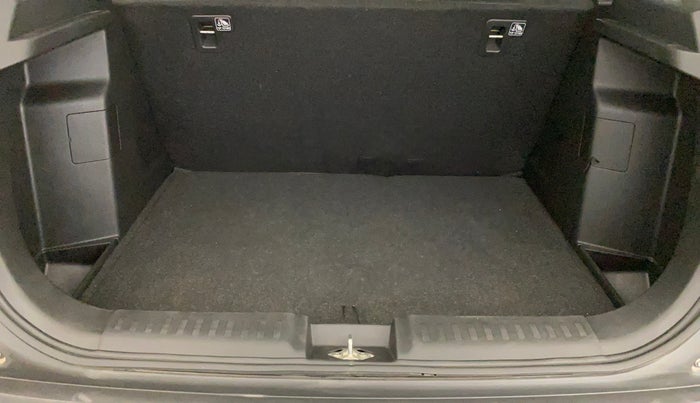 2024 Maruti BREZZA VXI, Petrol, Manual, 8,280 km, Boot Inside
