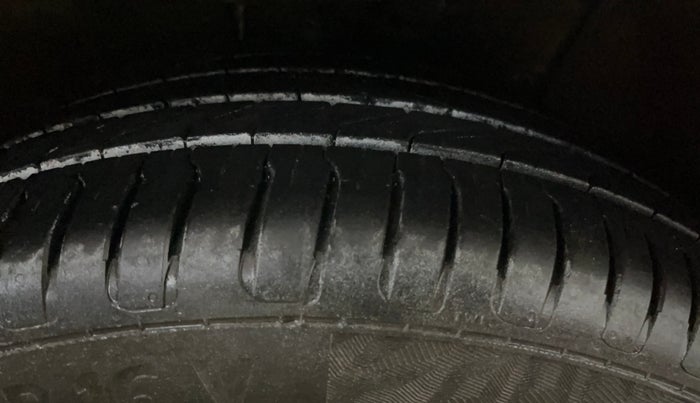 2021 Hyundai Verna SX 1.5 VTVT, Petrol, Manual, 65,210 km, Right Front Tyre Tread
