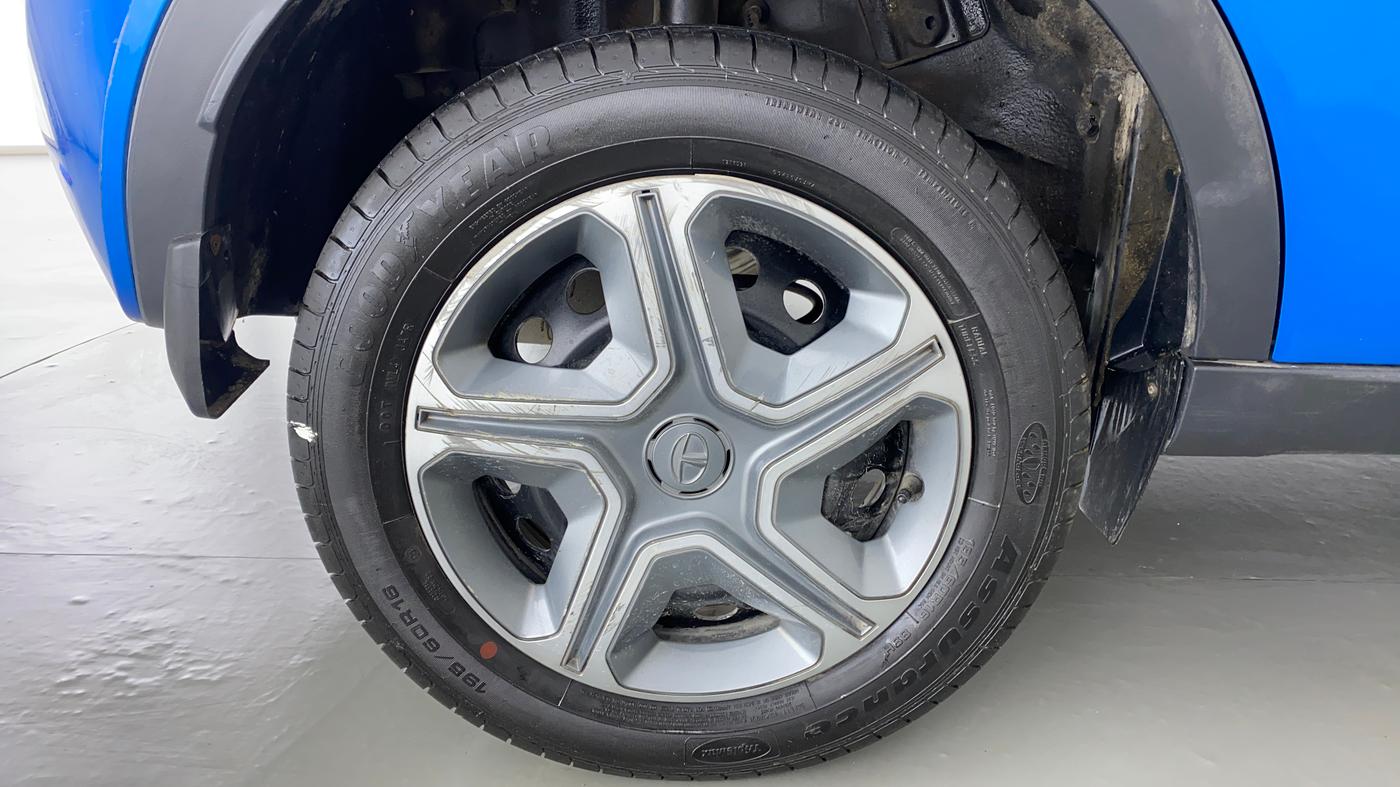 2018 Tata NEXON XT 1.2, Petrol, Manual, 32,682 km, Right Rear Wheel