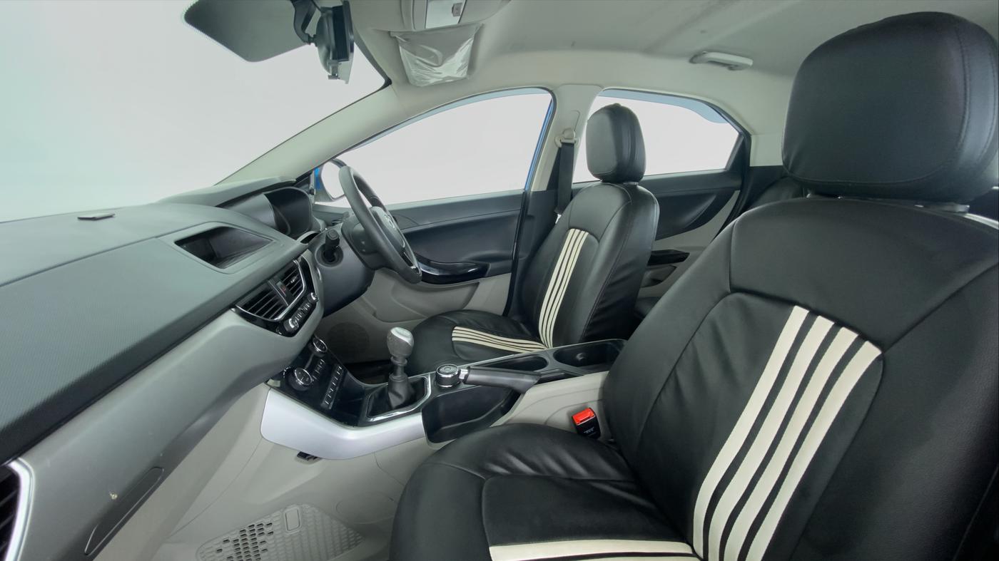 2018 Tata NEXON XT 1.2, Petrol, Manual, 32,682 km, Right Side Front Door Cabin