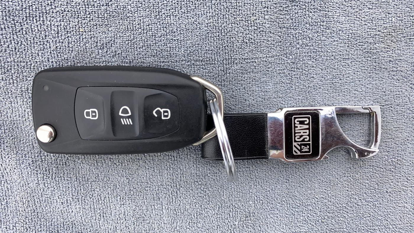 2018 Tata NEXON XT 1.2, Petrol, Manual, 32,682 km, Key Close Up