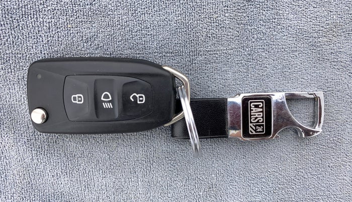 2018 Tata NEXON XT 1.2, Petrol, Manual, 32,682 km, Key Close Up