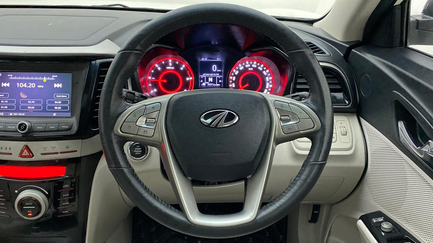 2021 Mahindra XUV300 W8 (O) DIESEL  AT, Diesel, Automatic, 39,403 km, Steering Wheel Close Up