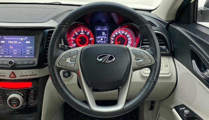 2021 Mahindra XUV300 W8 (O) DIESEL  AT, Diesel, Automatic, 39,403 km, Steering Wheel Close Up