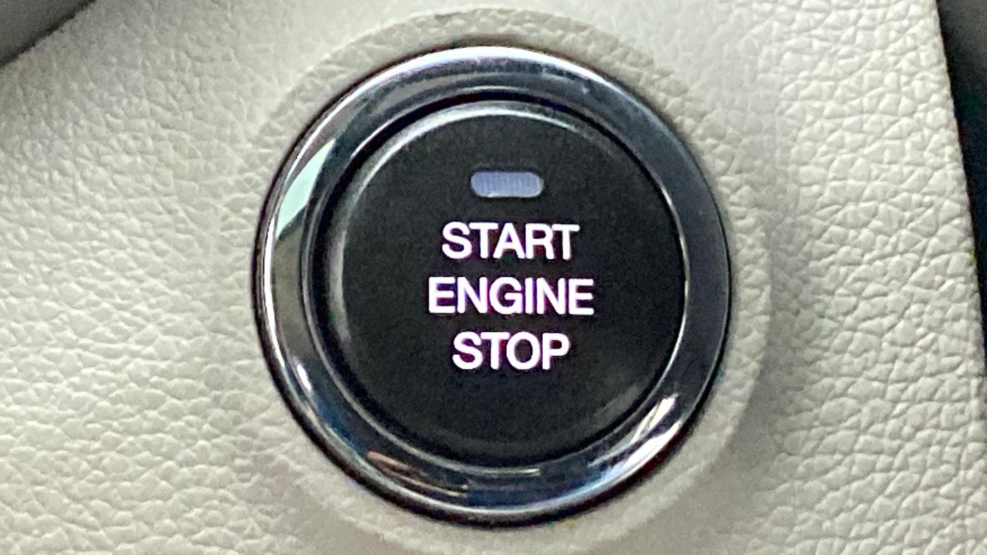 2021 Mahindra XUV300 W8 (O) DIESEL  AT, Diesel, Automatic, 39,403 km, Keyless Start/ Stop Button