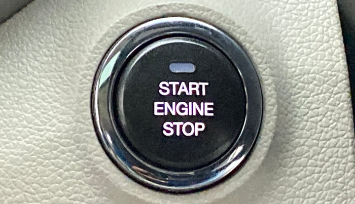 2021 Mahindra XUV300 W8 (O) DIESEL  AT, Diesel, Automatic, 39,403 km, Keyless Start/ Stop Button