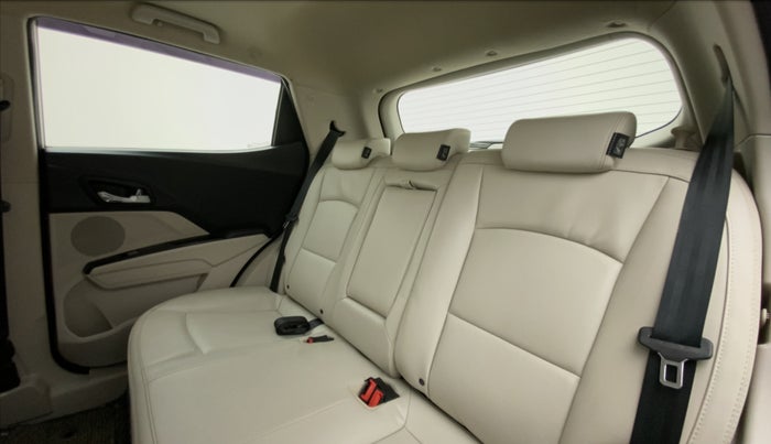 2021 Mahindra XUV300 W8 (O) DIESEL  AT, Diesel, Automatic, 39,403 km, Right Side Rear Door Cabin