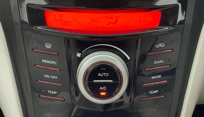 2021 Mahindra XUV300 W8 (O) DIESEL  AT, Diesel, Automatic, 39,403 km, Automatic Climate Control