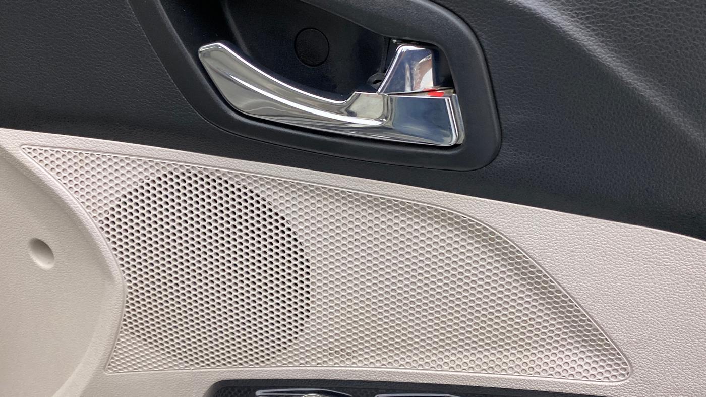 2021 Mahindra XUV300 W8 (O) DIESEL  AT, Diesel, Automatic, 39,403 km, Speaker
