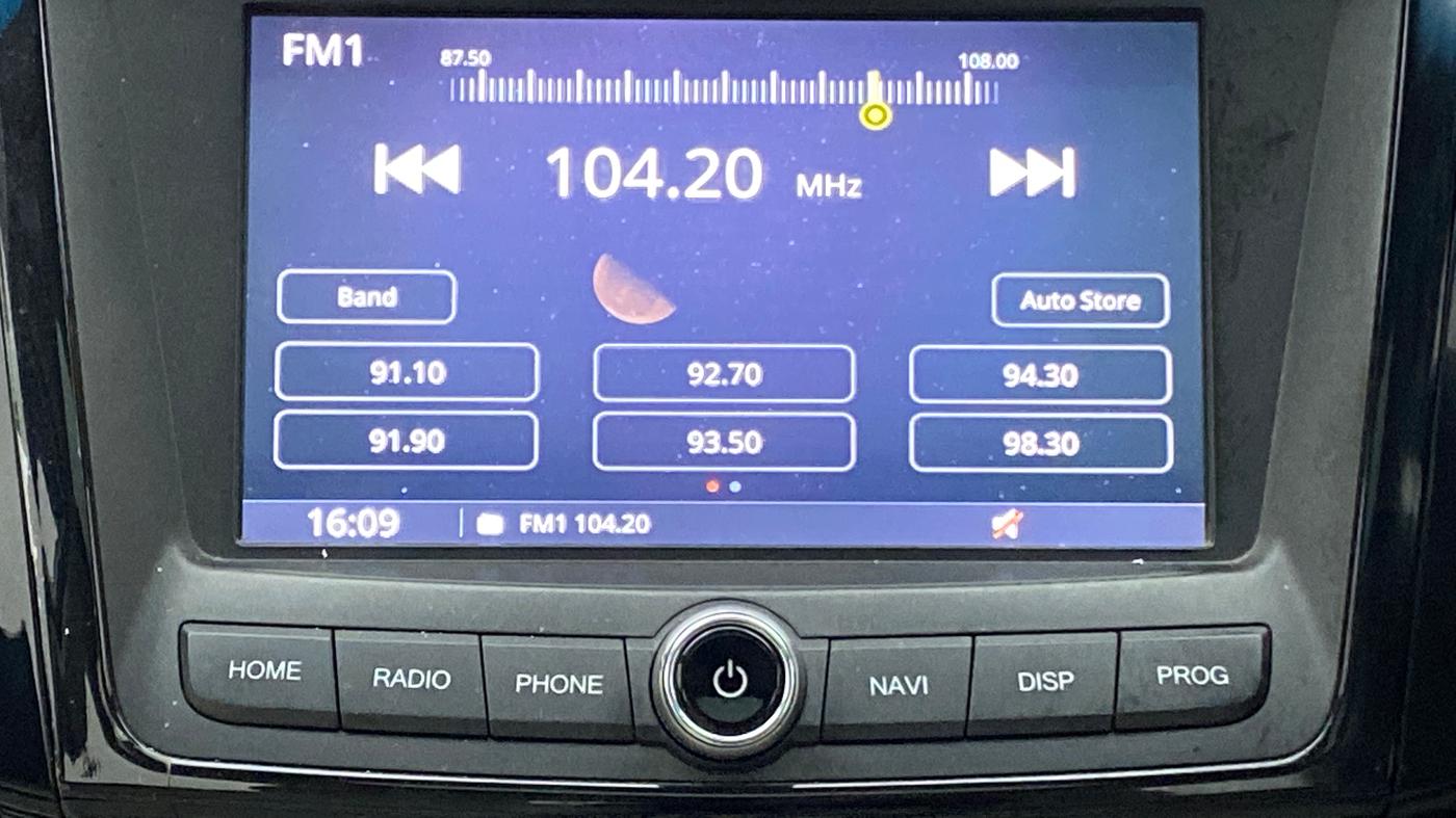 2021 Mahindra XUV300 W8 (O) DIESEL  AT, Diesel, Automatic, 39,403 km, Infotainment System