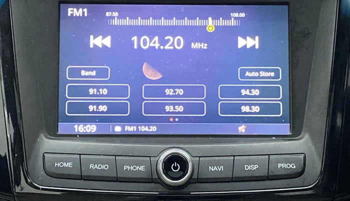 2021 Mahindra XUV300 W8 (O) DIESEL  AT, Diesel, Automatic, 39,403 km, Infotainment System