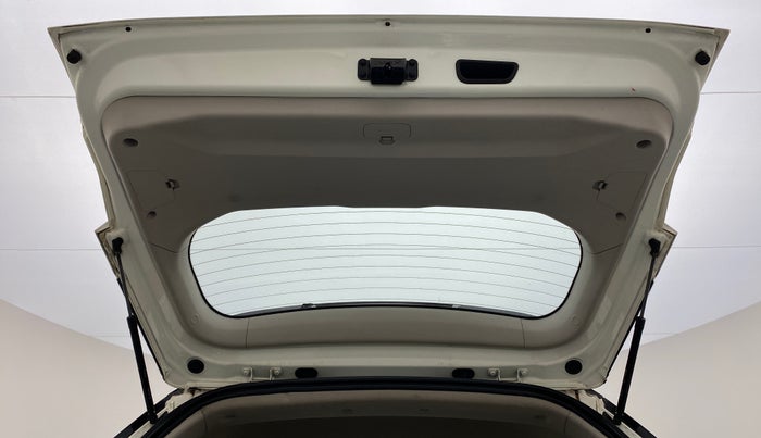 2021 Mahindra XUV300 W8 (O) DIESEL  AT, Diesel, Automatic, 39,403 km, Boot Door Open