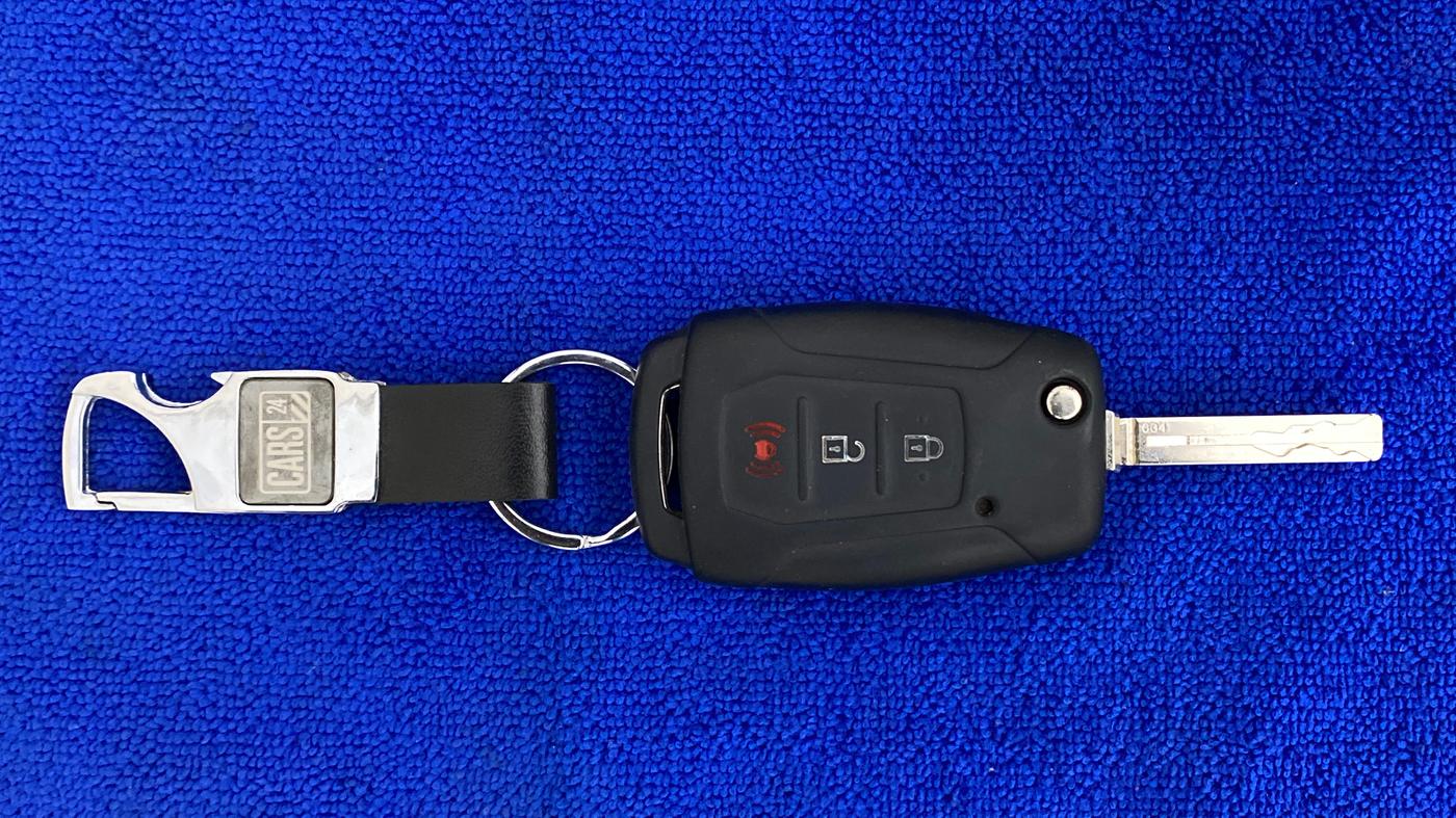 2021 Mahindra XUV300 W8 (O) DIESEL  AT, Diesel, Automatic, 39,403 km, Key Close Up