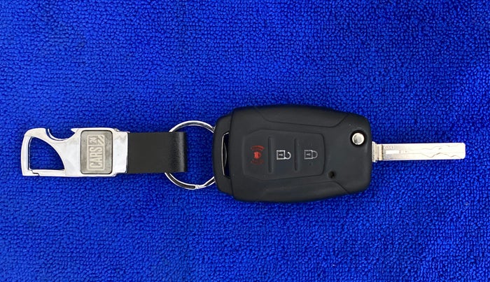 2021 Mahindra XUV300 W8 (O) DIESEL  AT, Diesel, Automatic, 39,403 km, Key Close Up