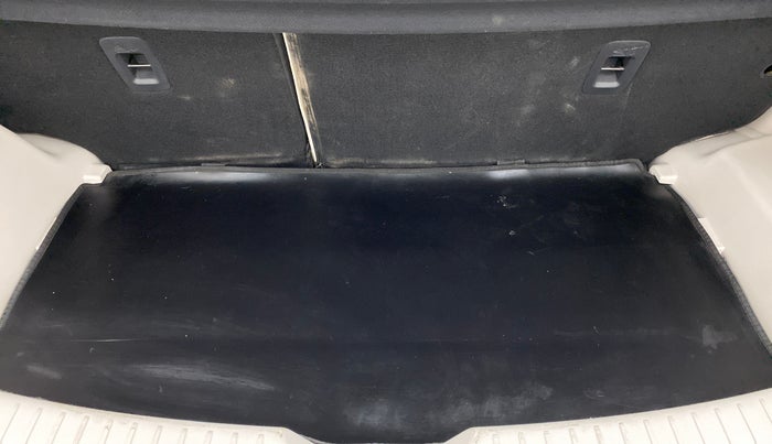 2021 Mahindra XUV300 W8 (O) DIESEL  AT, Diesel, Automatic, 39,403 km, Boot Inside