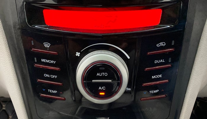 2021 Mahindra XUV300 W8 (O) DIESEL  AT, Diesel, Automatic, 39,403 km, Multi-Zone Climate Control