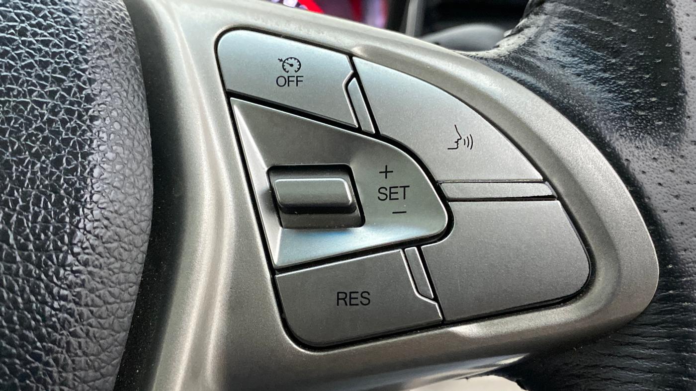 2021 Mahindra XUV300 W8 (O) DIESEL  AT, Diesel, Automatic, 39,403 km, Adaptive Cruise Control