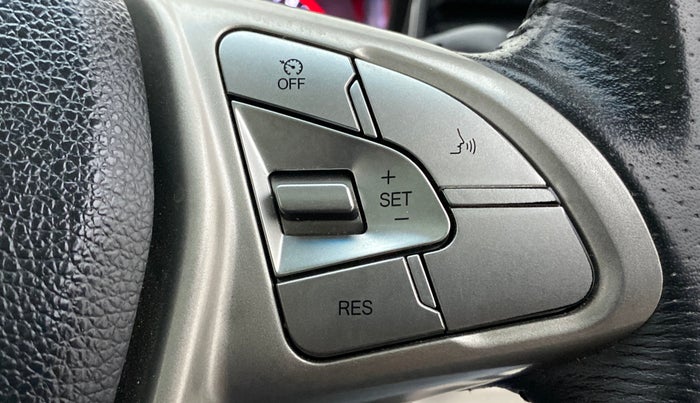 2021 Mahindra XUV300 W8 (O) DIESEL  AT, Diesel, Automatic, 39,403 km, Adaptive Cruise Control