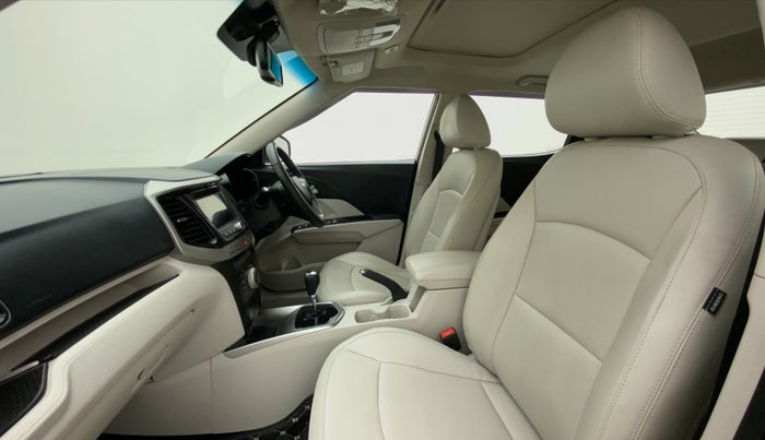 2021 Mahindra XUV300 W8 (O) DIESEL  AT, Diesel, Automatic, 39,403 km, Right Side Front Door Cabin