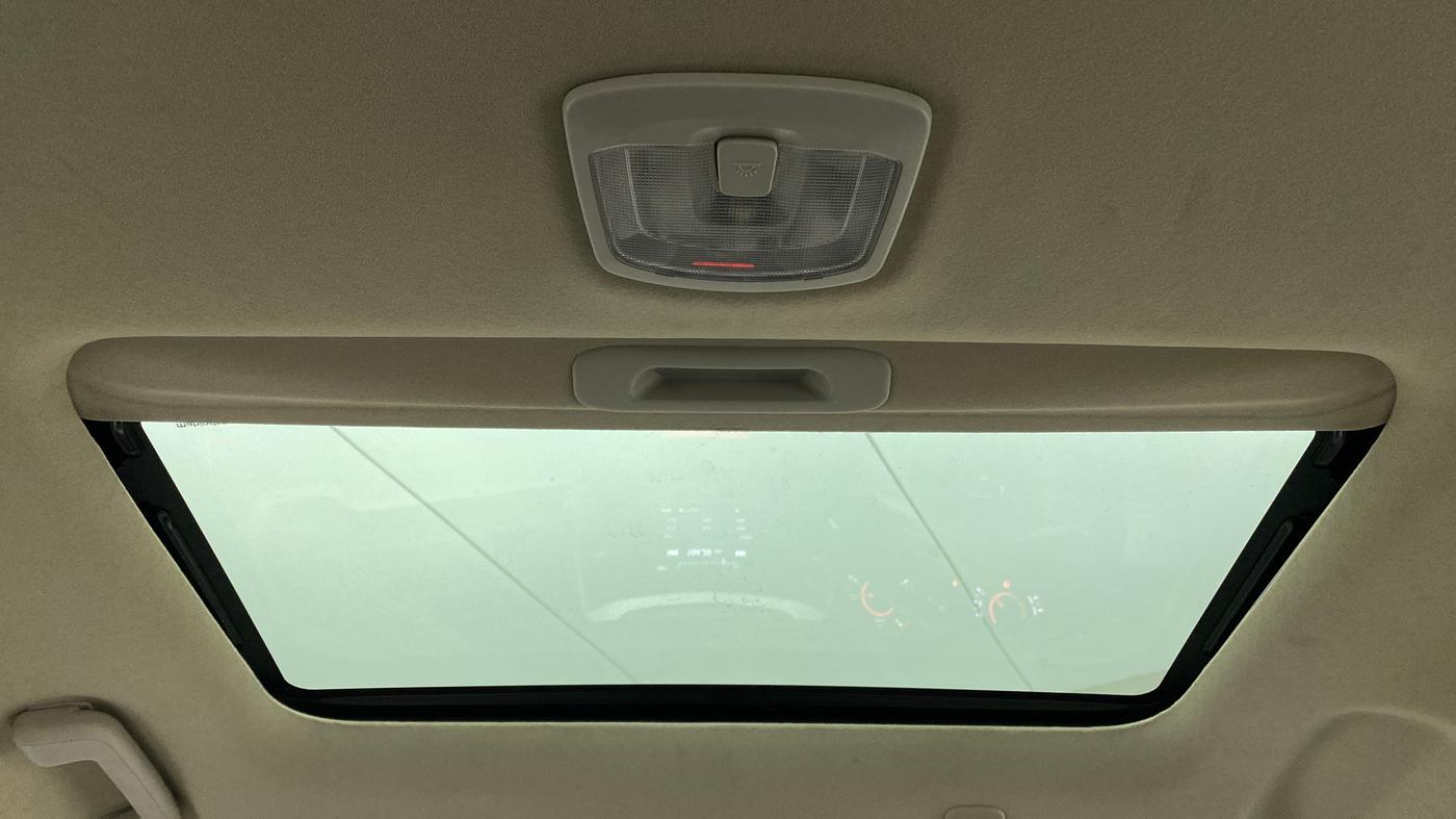 2021 Mahindra XUV300 W8 (O) DIESEL  AT, Diesel, Automatic, 39,403 km, Moonroof/ Sunroof