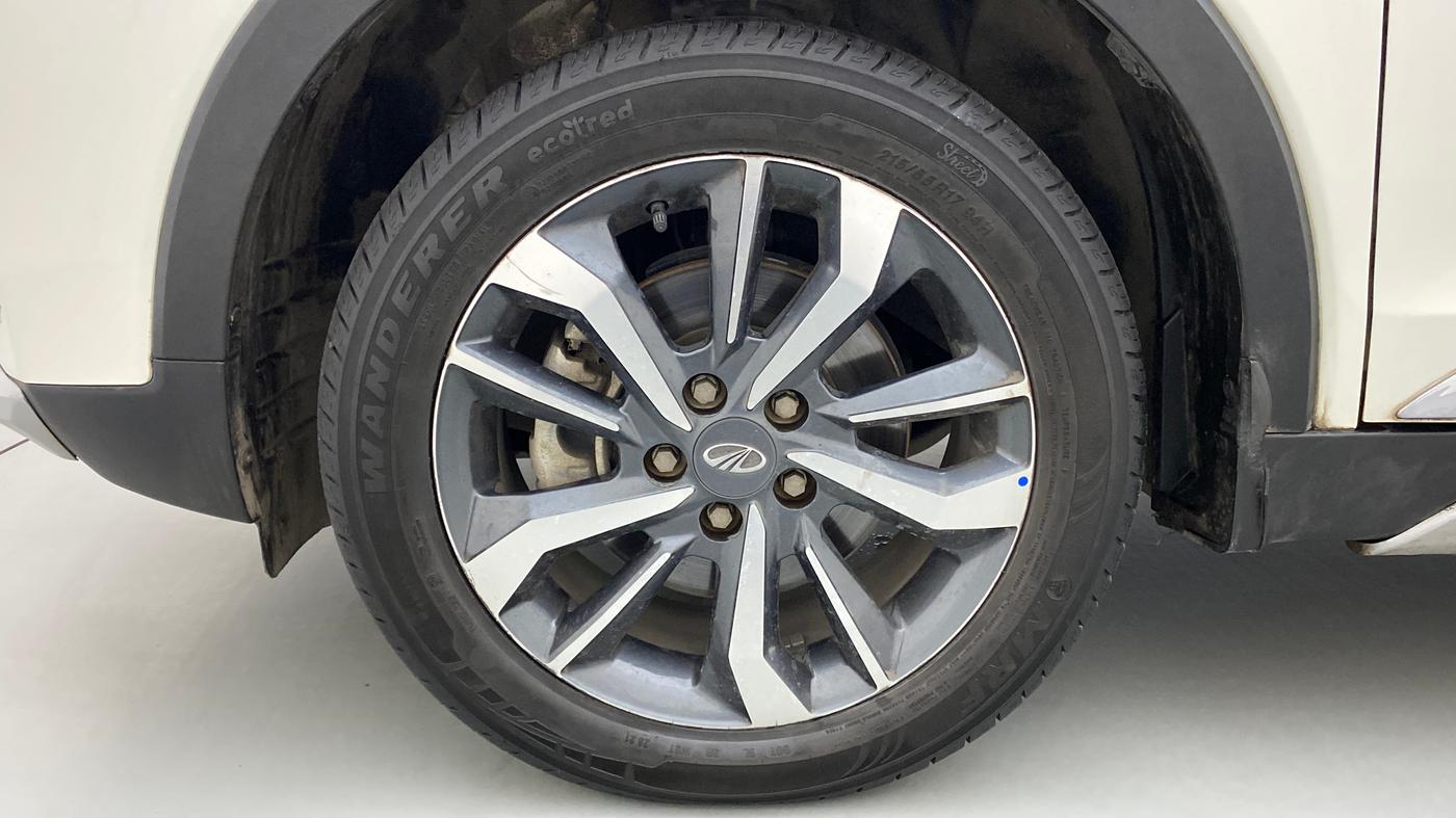 2021 Mahindra XUV300 W8 (O) DIESEL  AT, Diesel, Automatic, 39,403 km, Left Front Wheel