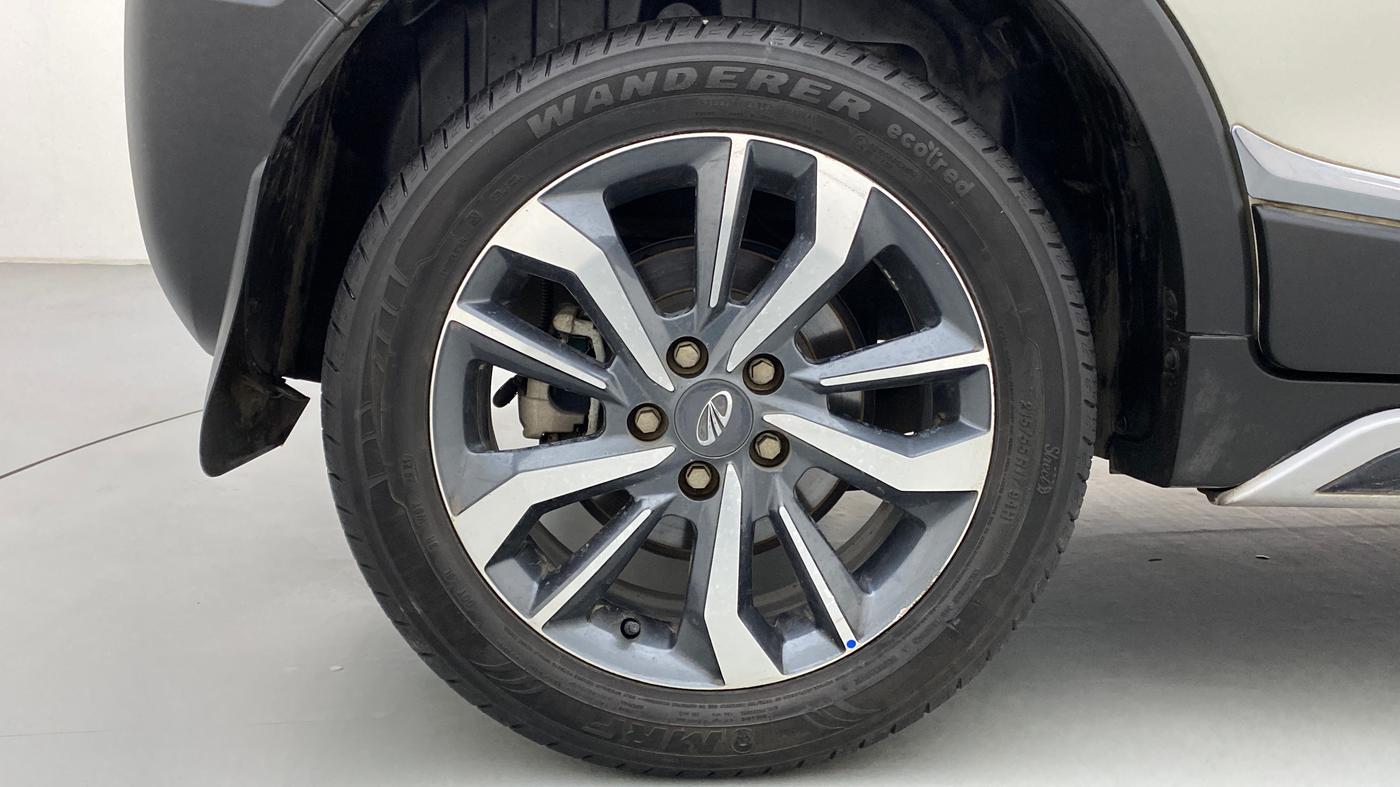2021 Mahindra XUV300 W8 (O) DIESEL  AT, Diesel, Automatic, 39,403 km, Right Rear Wheel