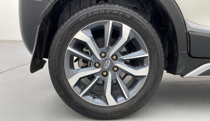 2021 Mahindra XUV300 W8 (O) DIESEL  AT, Diesel, Automatic, 39,403 km, Right Rear Wheel