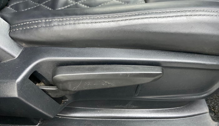 2020 Tata ALTROZ XZ 1.2, Petrol, Manual, 21,479 km, Driver Side Adjustment Panel
