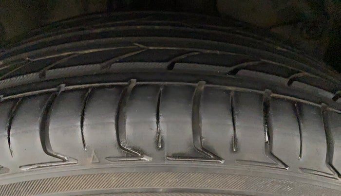 2012 Honda City 1.5L I-VTEC V AT SUNROOF, Petrol, Automatic, 94,387 km, Right Front Tyre Tread