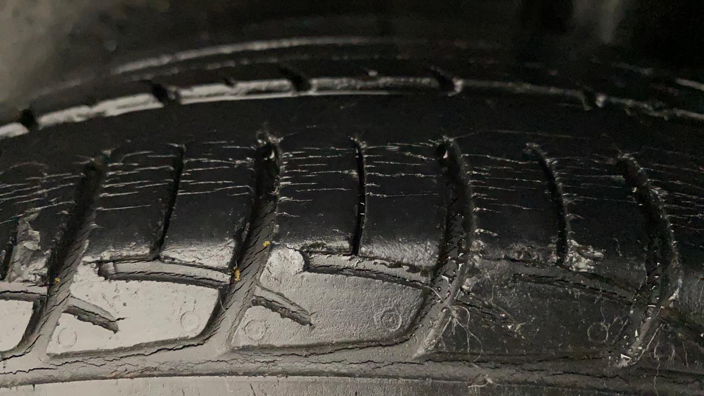 2017 Maruti Ertiga VXI CNG, CNG, Manual, 44,582 km, Left Rear Tyre Tread
