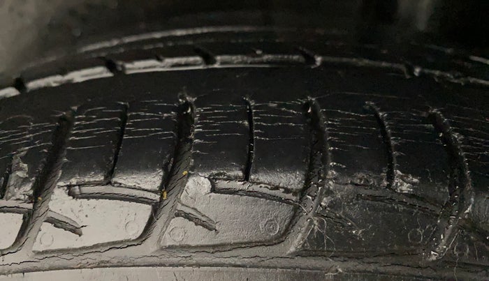 2017 Maruti Ertiga VXI CNG, CNG, Manual, 44,582 km, Left Rear Tyre Tread