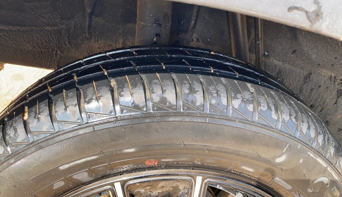 2022 Renault Kwid CLIMBER 1.0 AMT, Petrol, Automatic, 27,697 km, Right Rear Tyre Tread