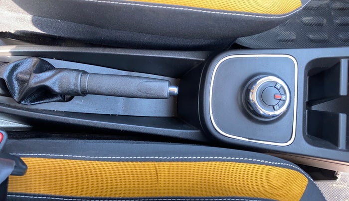 2022 Renault Kwid CLIMBER 1.0 AMT, Petrol, Automatic, 27,697 km, Gear Lever