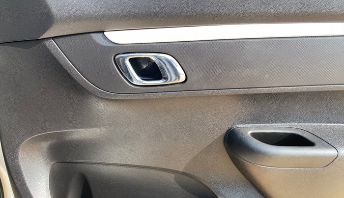 2022 Renault Kwid CLIMBER 1.0 AMT, Petrol, Automatic, 27,697 km, Driver Side Door Panels Control