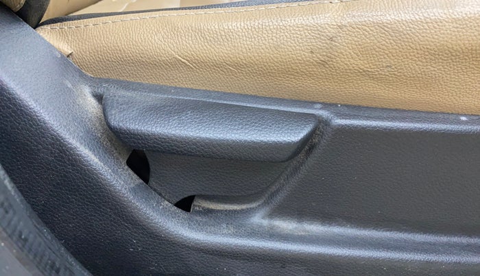 2018 Hyundai Eon D-LITE+, Petrol, Manual, 27,764 km, Driver Side Adjustment Panel