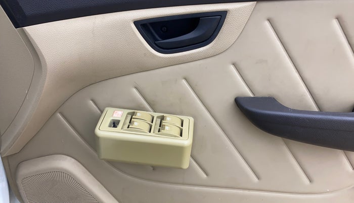 2018 Hyundai Eon D-LITE+, Petrol, Manual, 27,764 km, Driver Side Door Panels Control