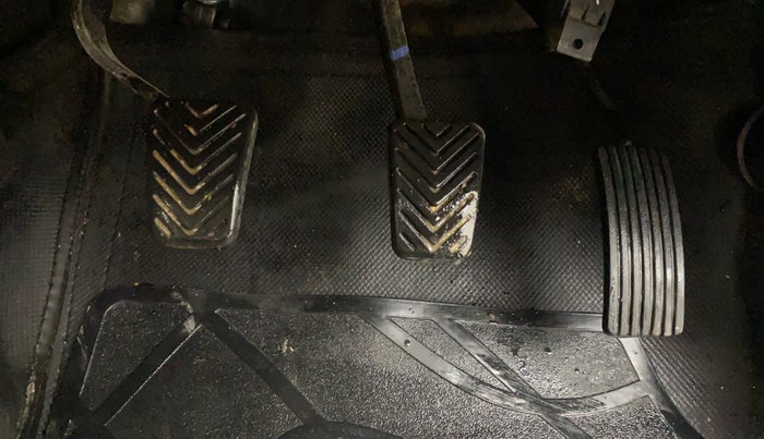 2018 Hyundai Eon D-LITE+, Petrol, Manual, 27,764 km, Pedals