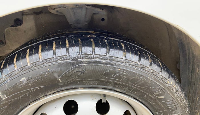 2018 Hyundai Eon D-LITE+, Petrol, Manual, 27,764 km, Left Front Tyre Tread