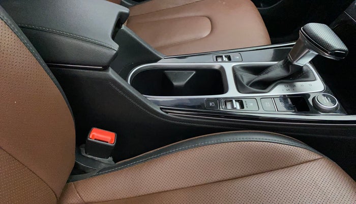 2022 Hyundai ALCAZAR 1.5 SIGNATURE (O) AT 7STR, Diesel, Automatic, 40,094 km, Gear Lever